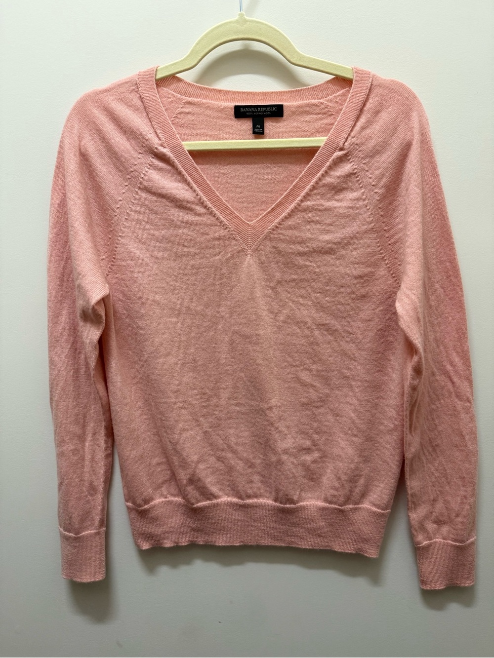 Banana Republic Women's 100% Merino Wool V-Neck Sweater — Light Pink, Medium